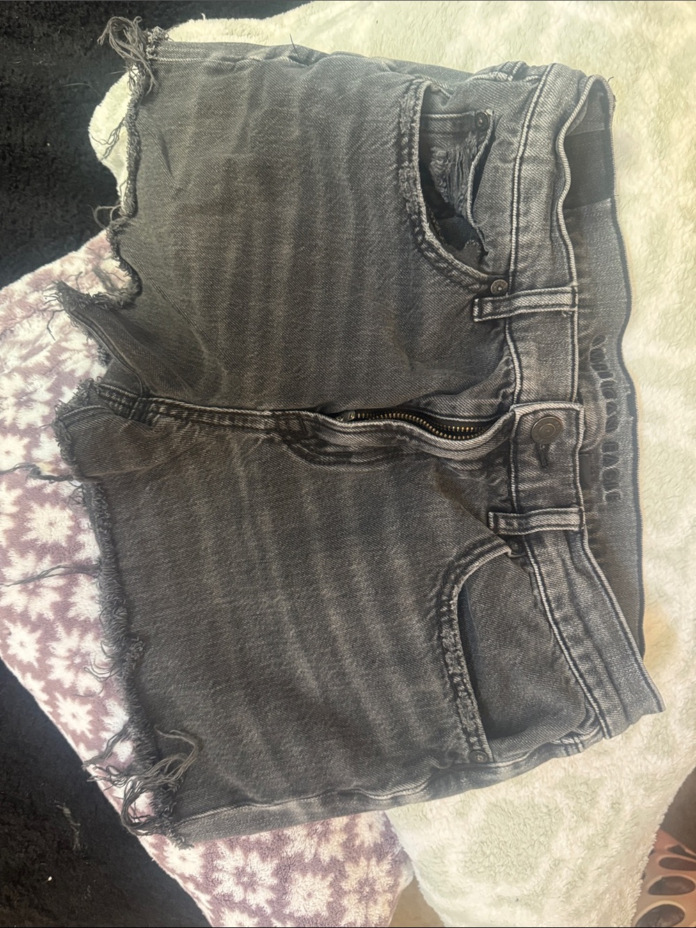 American Eagle SZ 6 Black Jean Short
